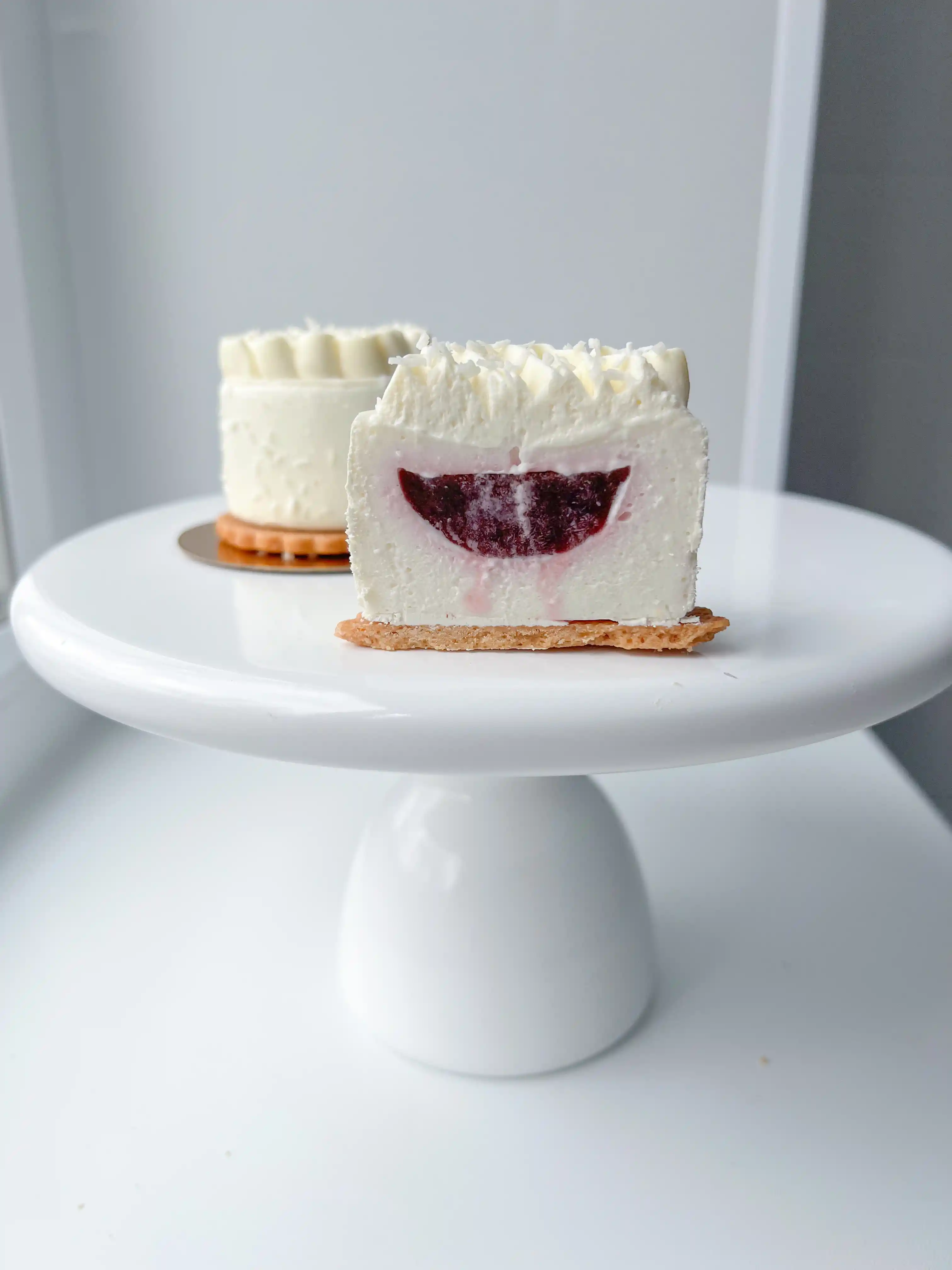 Муссовое пирожное Вишня-кокос фото 2